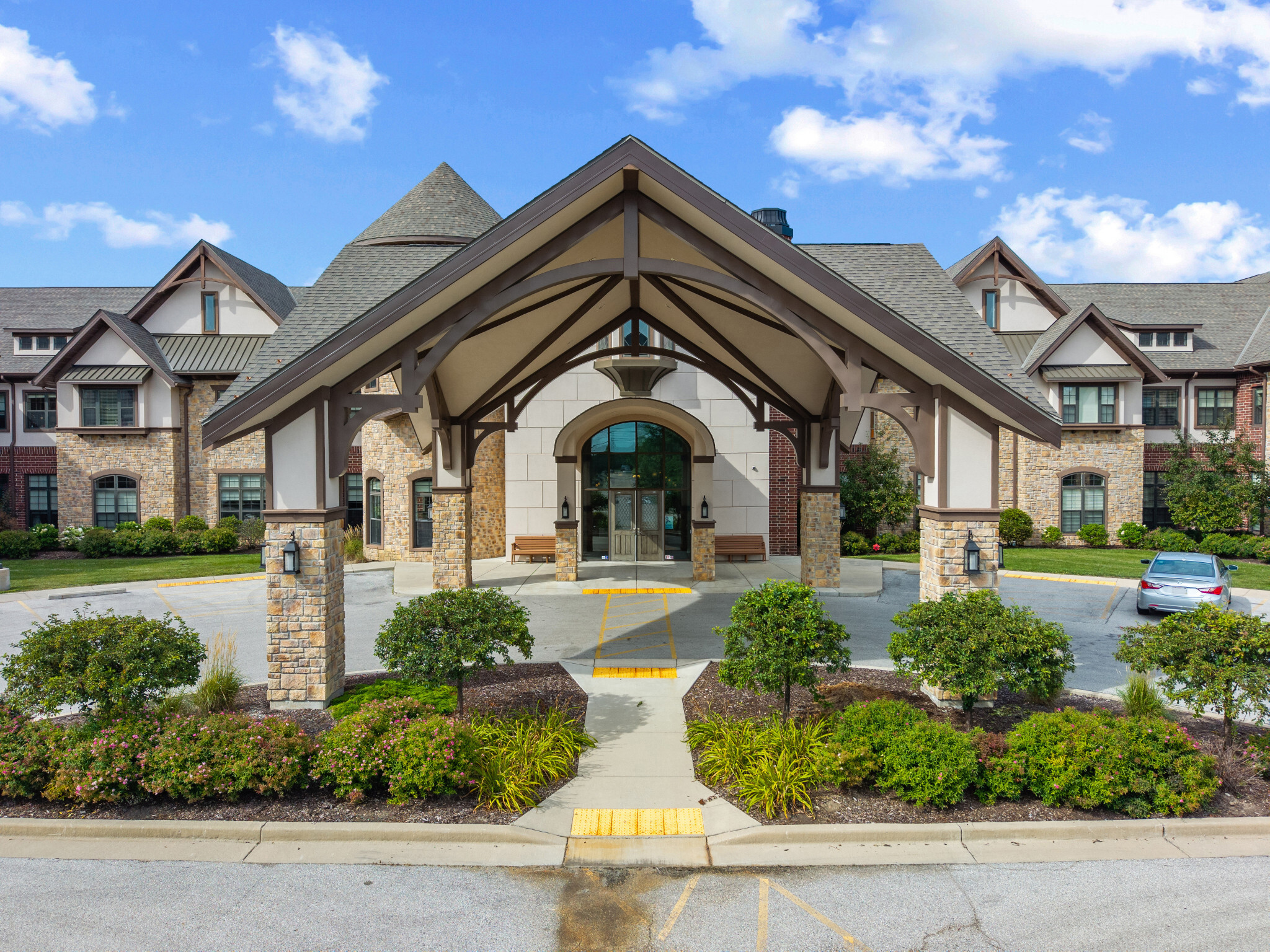 Commercial_Drone_16040_West_Greenfield_Avenue_002